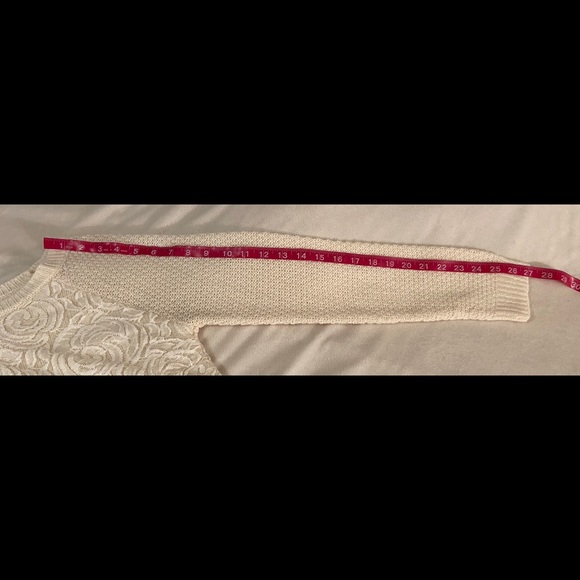 $10 - Ladies beautiful rose front sweater - Picture 4 of 7